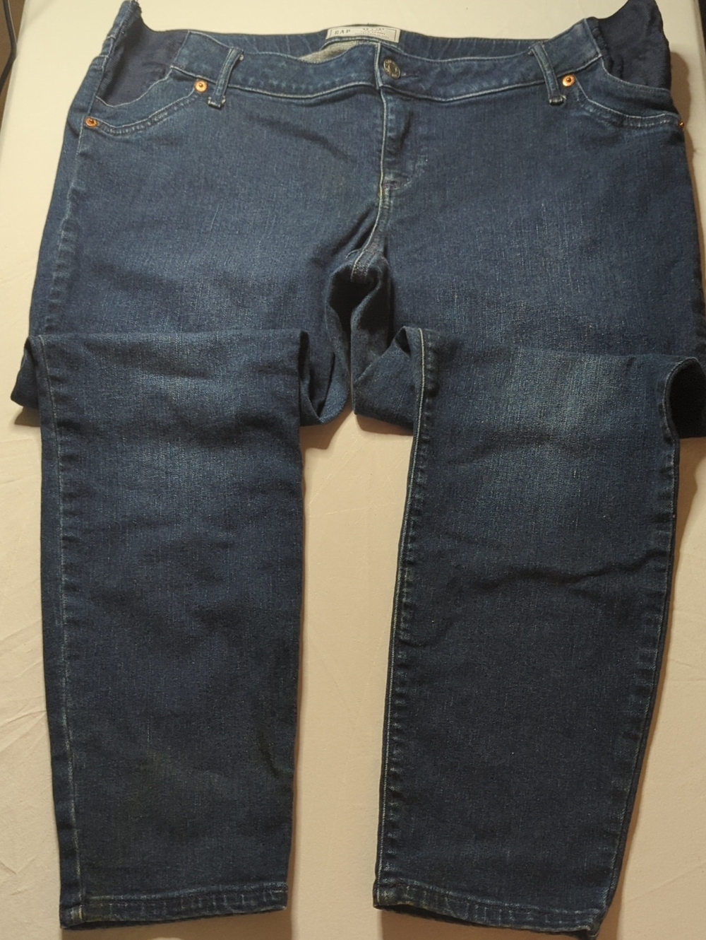 GAP Women's Maternity True Skinny Jeans in Dark Indigo. Size 33 / 16r